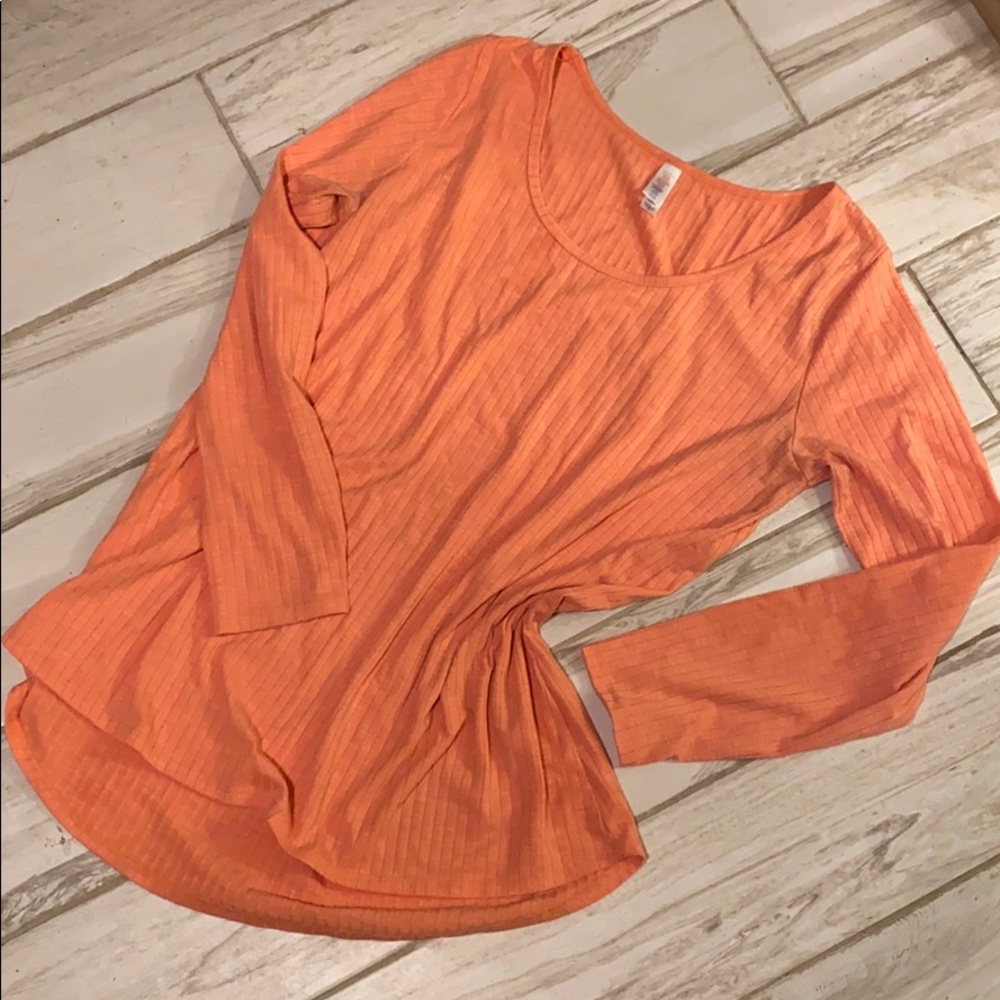 LuLaRoe Lynnae top